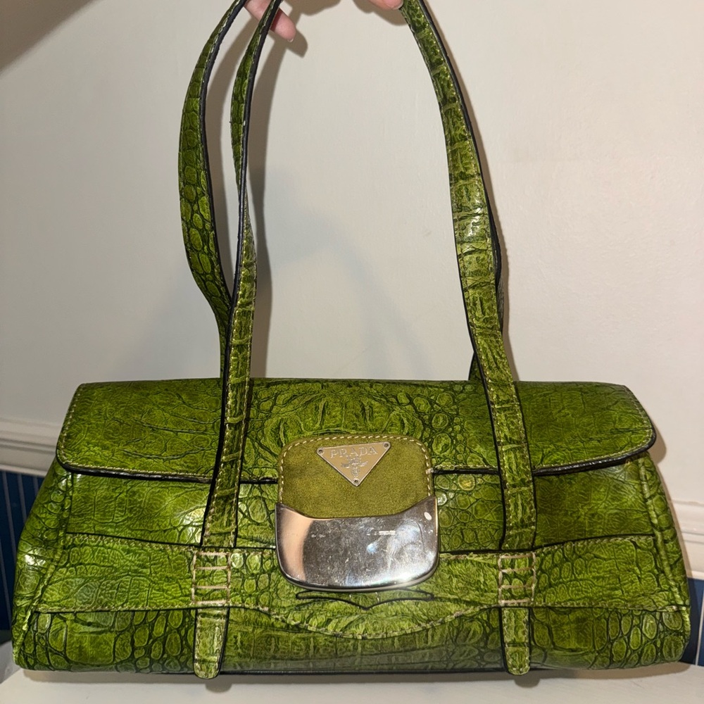 Chic Green Faux Croc Shoulder Bag – Designer-Inspired Look